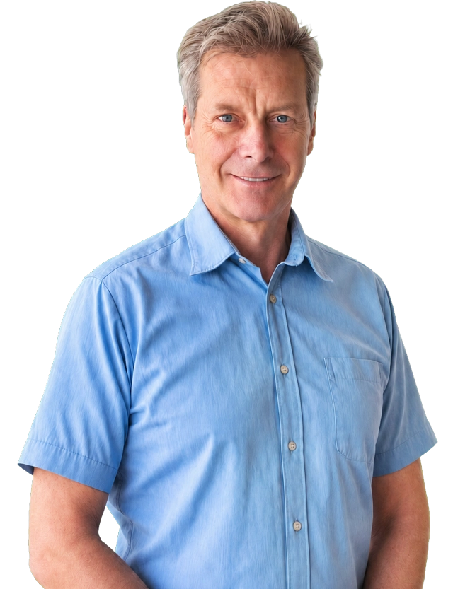 Ein Mann mit grauen Haaren und blauem kurzen Hemd, freigestellt mit weißem Hintergrund