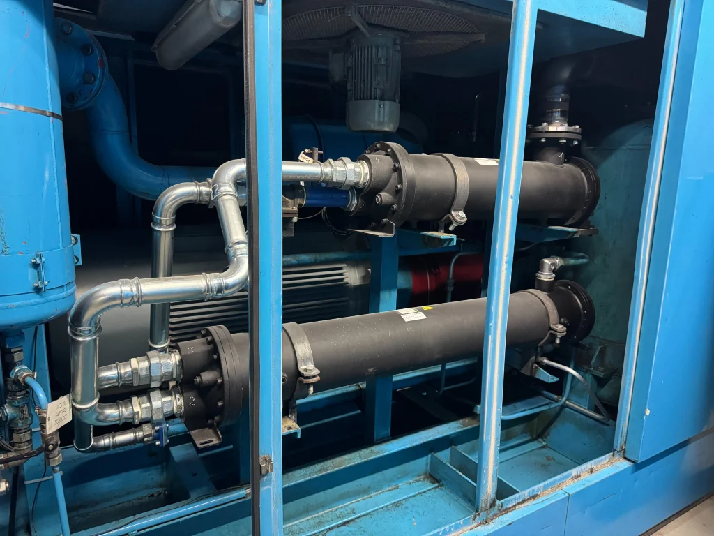 neue Kompressor Kühler an ECOAIR 250 kw Schraubenkompressor