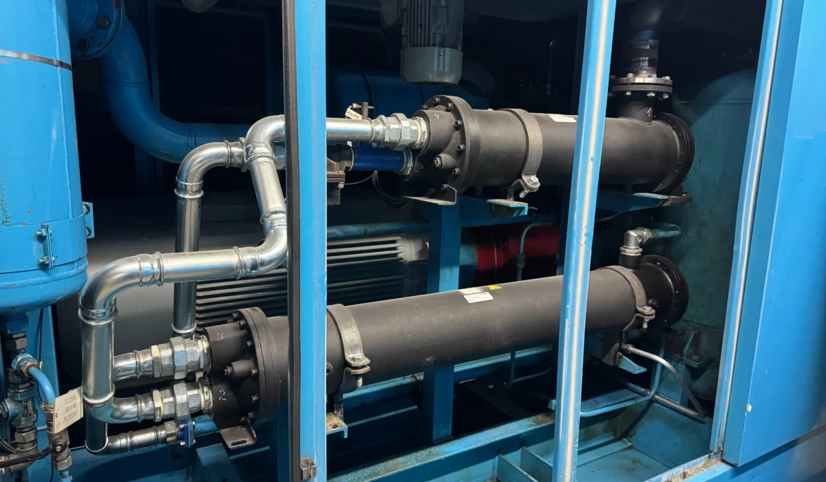 neue Kompressor Kühler an ECOAIR 250 kw Schraubenkompressor